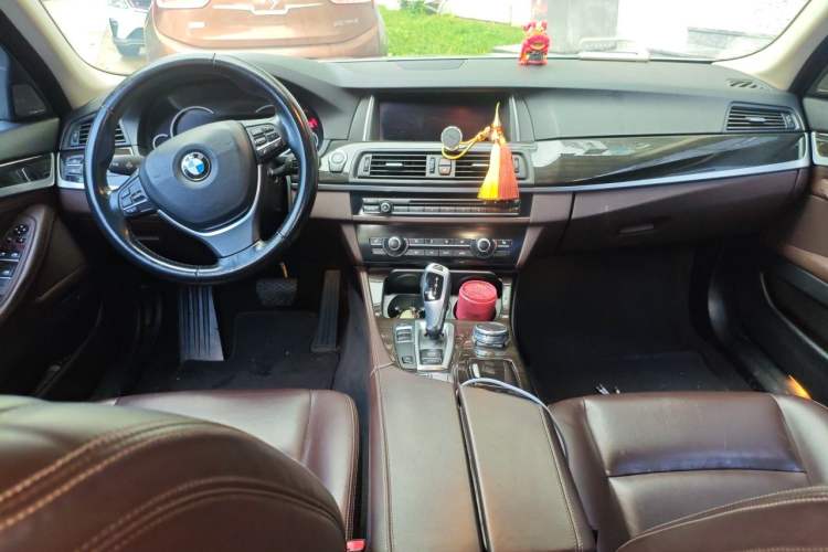 Used BMW 5 Series 2017 525Li Luxury Design Package Center Console