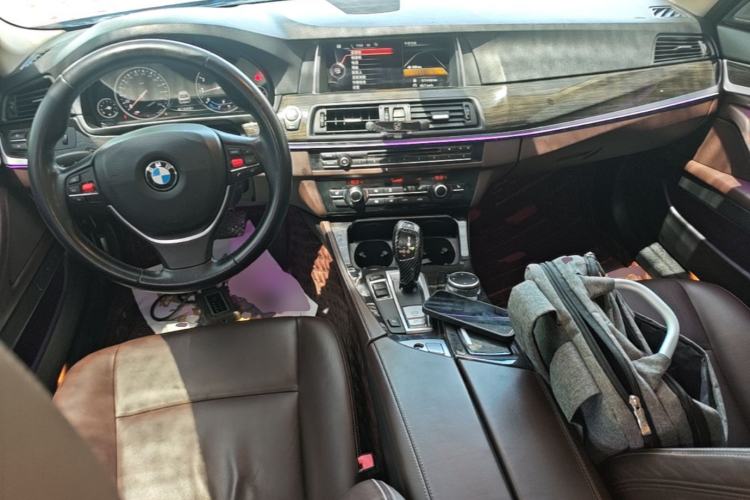 Used BMW 5 Series 2017 525Li Luxury Design Package Center Console