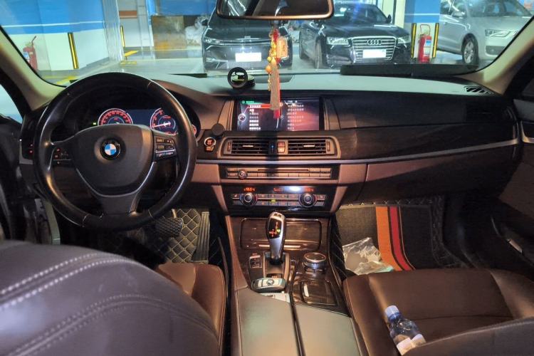 Used BMW 5 Series 2017 525Li Luxury Design Package Center Console