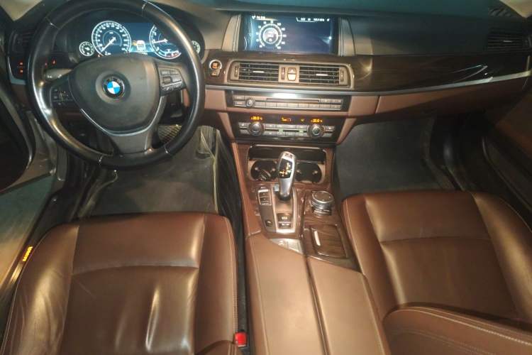 Used BMW 5 Series 2017 525Li Luxury Design Package Center Console