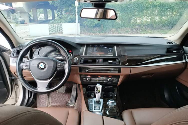 Used BMW 5 Series 2017 525Li Leading Model Center Console
