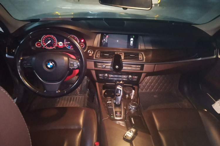 Used BMW 5 Series 2017 525Li Luxury Design Package Center Console