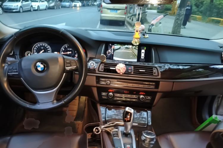 Used BMW 5 Series 2017 525Li Luxury Design Package Center Console
