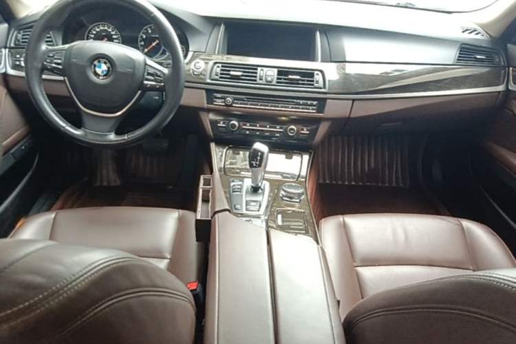 Used BMW 5 Series 2017 525Li Luxury Design Package Center Console