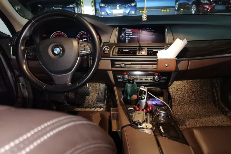 Used BMW 5 Series 2017 525Li Luxury Design Package Center Console