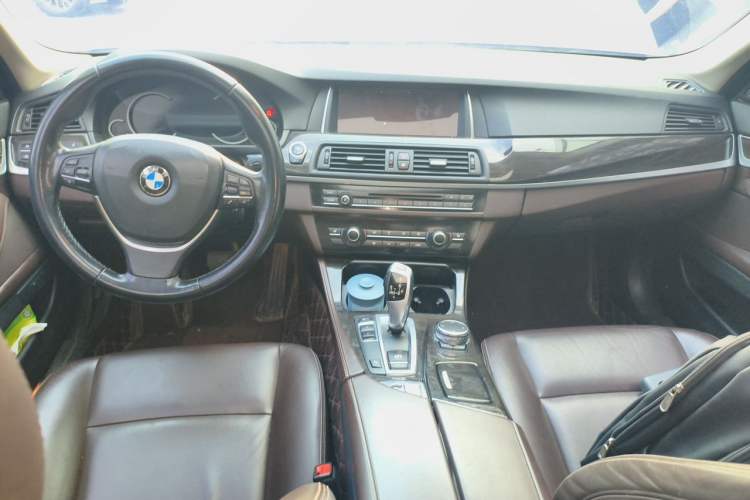 Used BMW 5 Series 2017 525Li Luxury Design Package Center Console