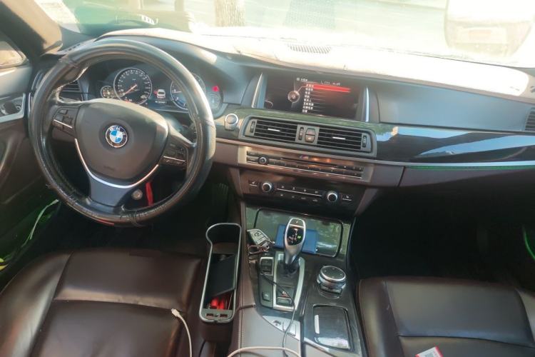 Used BMW 5 Series 2017 525Li Luxury Design Package Center Console