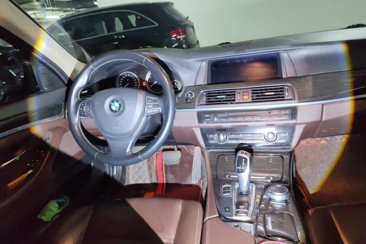Used BMW 5 Series 2017 525Li Luxury Design Package Center Console