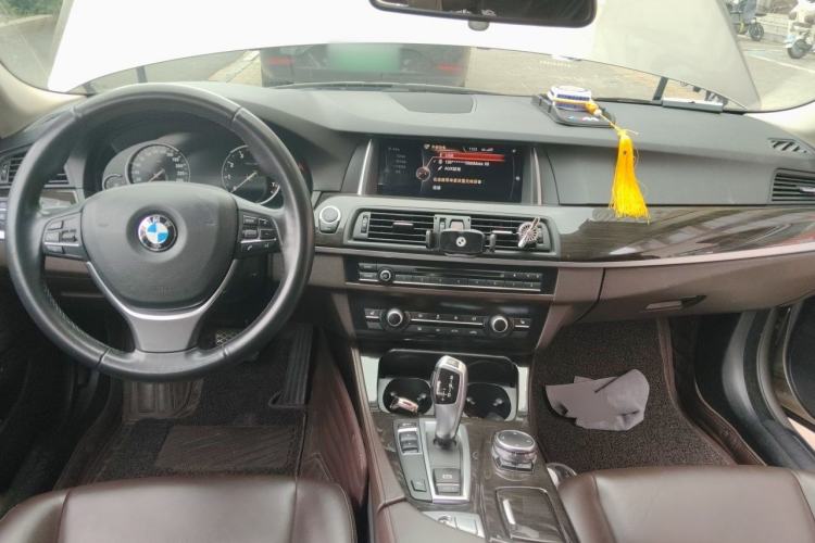 Used BMW 5 Series 2017 525Li Luxury Design Package Center Console