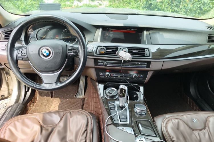 Used BMW 5 Series 2017 525Li Luxury Design Package Center Console