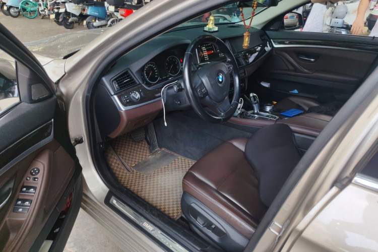 Used BMW 5 Series 2017 525Li Luxury Design Package Driver Seat
