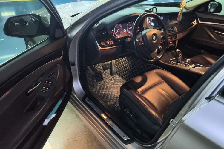 Used BMW 5 Series 2017 525Li Luxury Design Package Driver Seat