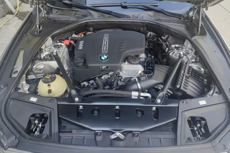 Used BMW 5 Series 2017 525Li Luxury Design Package Engine Bay