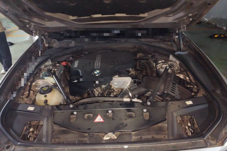 Used BMW 5 Series 2017 520Li Elegant Edition Engine Bay