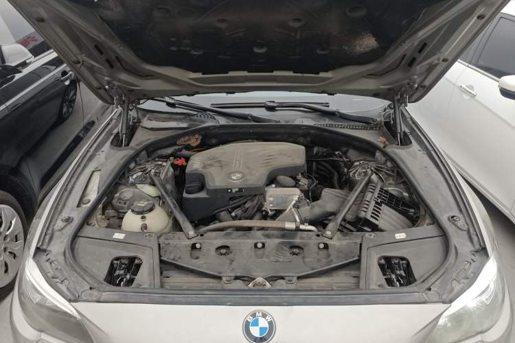 Used BMW 5 Series 2017 525Li Leading Model Engine Bay
