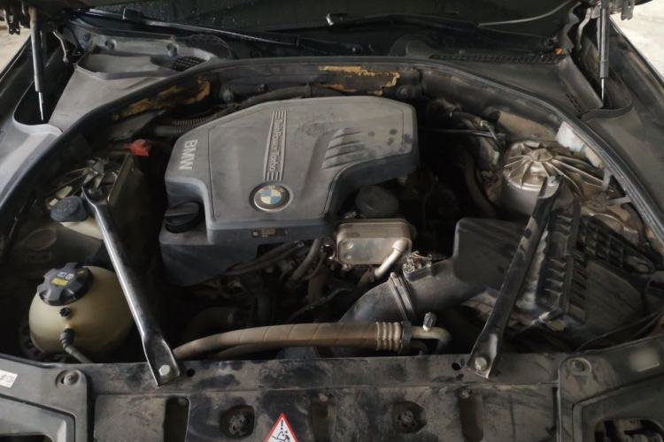 Used BMW 5 Series 2017 520Li Elegant Edition Engine Bay