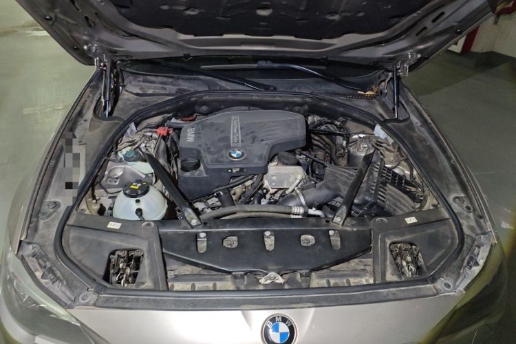 Used BMW 5 Series 2017 528Li Leading Model Engine Bay