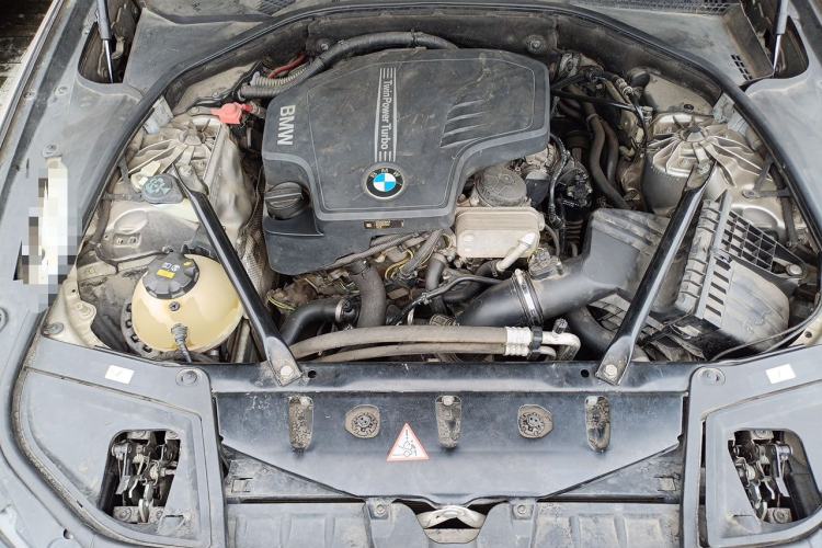 Used BMW 5 Series 2017 520Li Elegant Edition Engine Bay