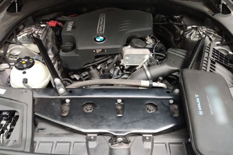 Used BMW 5 Series 2017 520Li Elegant Edition Engine Bay