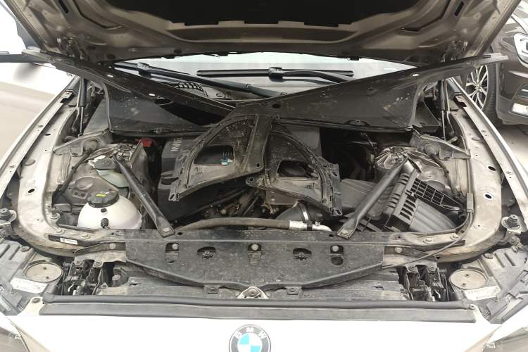 Used BMW 5 Series 2017 520Li Elegant Edition Engine Bay