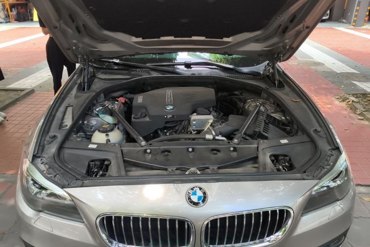 Used BMW 5 Series 2017 520Li Elegant Edition Engine Bay