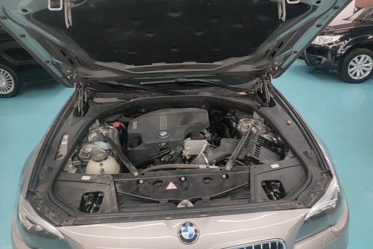 Used BMW 5 Series 2017 525Li Leading Model Engine Bay