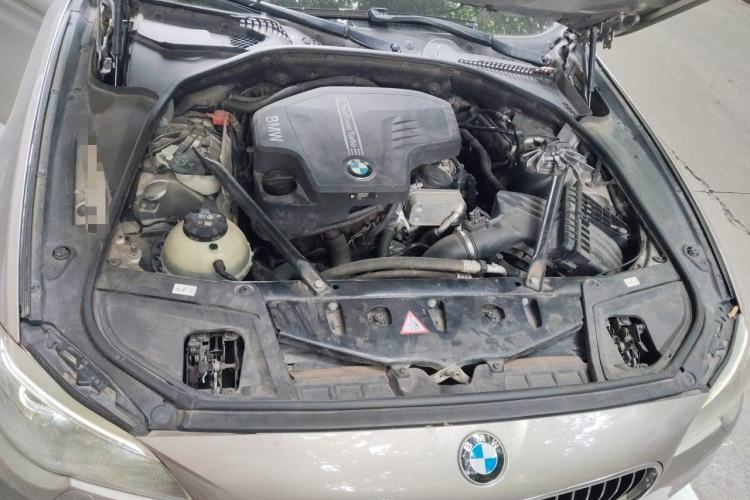 Used BMW 5 Series 2017 520Li Elegant Edition Engine Bay