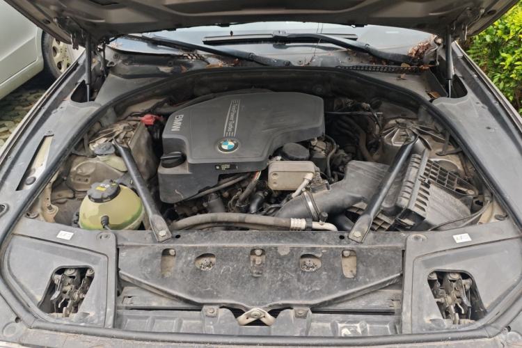 Used BMW 5 Series 2017 520Li Elegant Edition Engine Bay