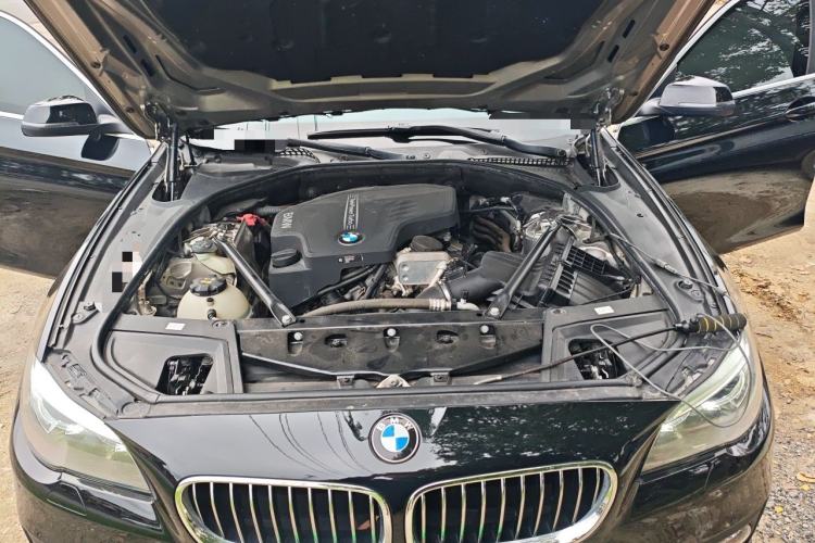 Used BMW 5 Series 2017 520Li Elegant Edition Engine Bay