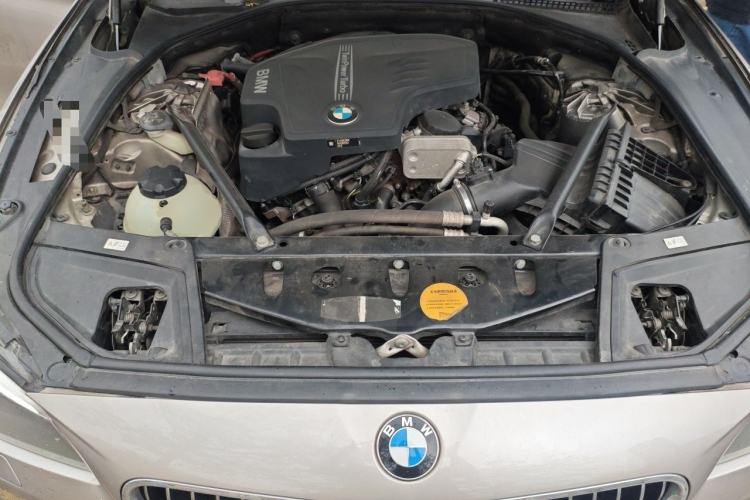 Used BMW 5 Series 2017 520Li Elegant Edition Engine Bay