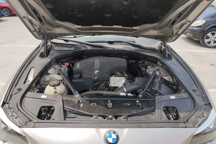 Used BMW 5 Series 2017 525Li Leading Model Engine Bay