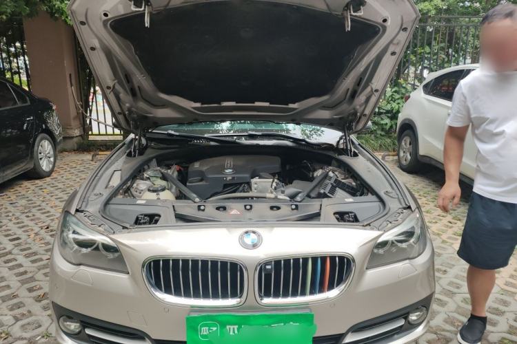 Used BMW 5 Series 2017 520Li Elegant Edition Engine Bay