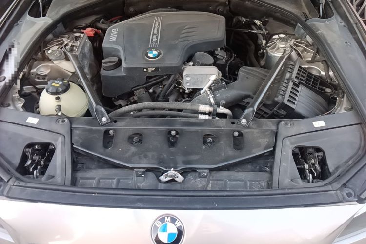 Used BMW 5 Series 2017 520Li Elegant Edition Engine Bay
