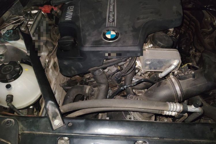 Used BMW 5 Series 2017 520Li Elegant Edition Engine Bay