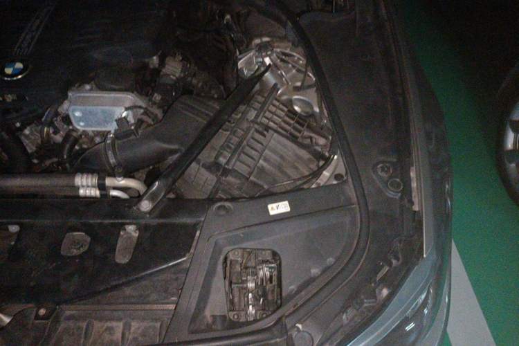 Used BMW 5 Series 2017 520Li Elegant Edition Engine Bay Left