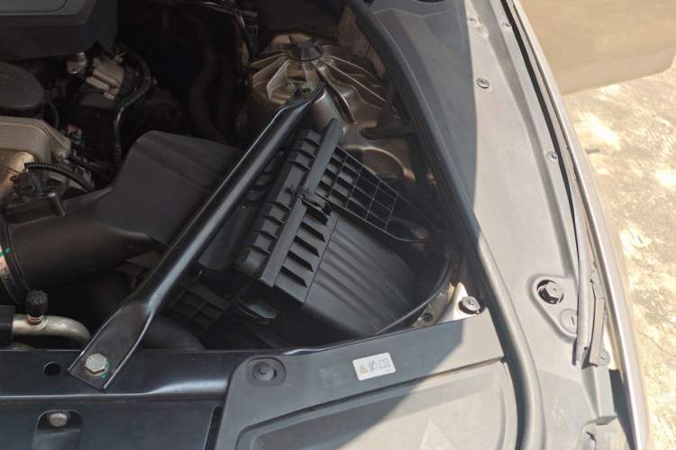 Used BMW 5 Series 2017 525Li Luxury Design Package Engine Bay Left