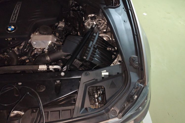 Used BMW 5 Series 2017 520Li Elegant Edition Engine Bay Left