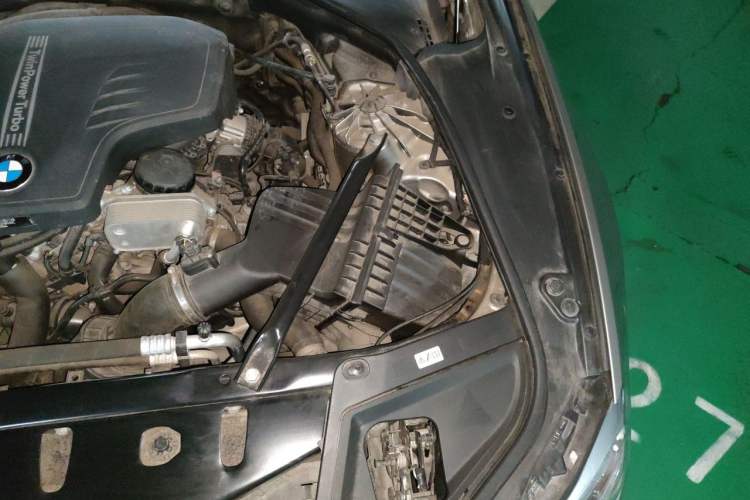 Used BMW 5 Series 2017 525Li Leading Model Engine Bay Left