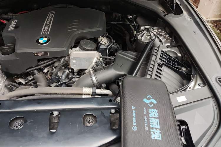 Used BMW 5 Series 2017 520Li Elegant Edition Engine Bay Left