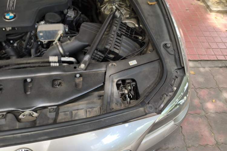 Used BMW 5 Series 2017 520Li Elegant Edition Engine Bay Left