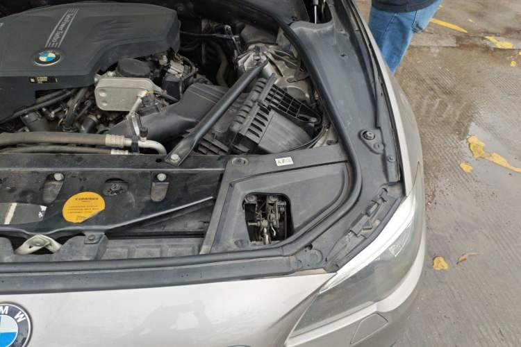 Used BMW 5 Series 2017 520Li Elegant Edition Engine Bay Left