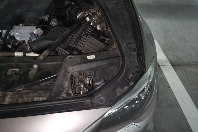 Used BMW 5 Series 2017 520Li Elegant Edition Engine Bay Left