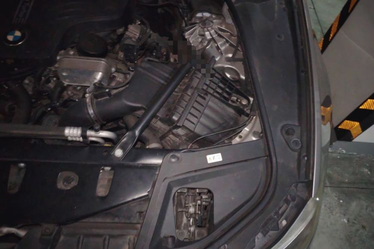 Used BMW 5 Series 2017 525Li Luxury Design Package Engine Bay Left