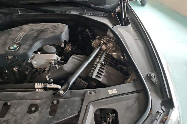 Used BMW 5 Series 2017 525Li Luxury Design Package Engine Bay Left
