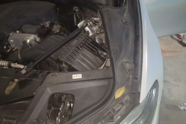 Used BMW 5 Series 2017 525Li Luxury Design Package Engine Bay Left