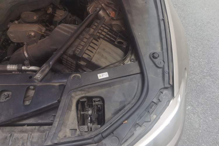 Used BMW 5 Series 2017 520Li Elegant Edition Engine Bay Left