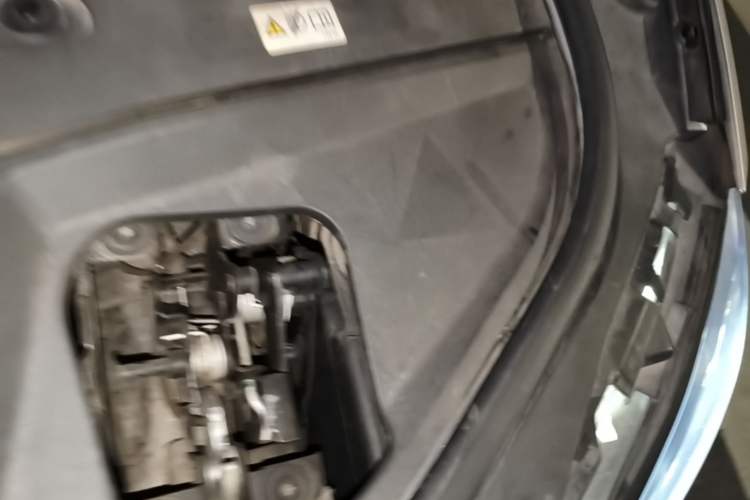 Used BMW 5 Series 2017 525Li Luxury Design Package Engine Bay Left