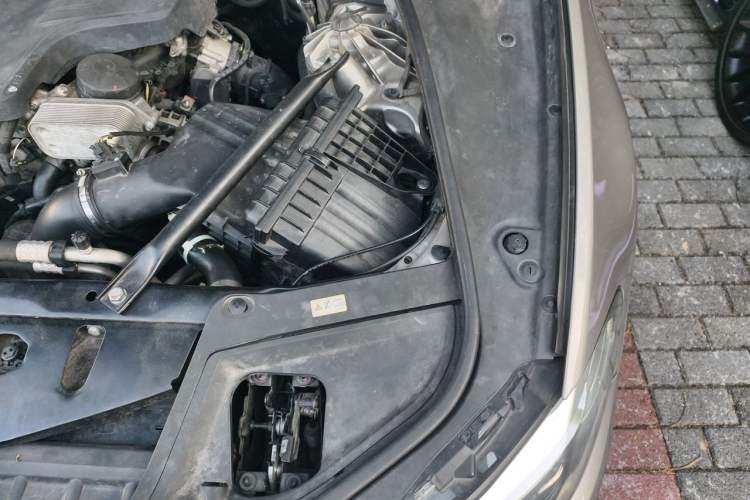 Used BMW 5 Series 2017 525Li Luxury Design Package Engine Bay Left