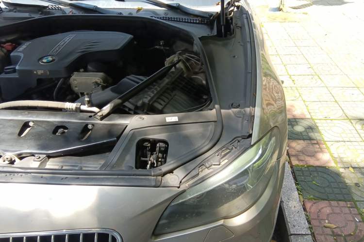 Used BMW 5 Series 2017 520Li Elegant Edition Engine Bay Left
