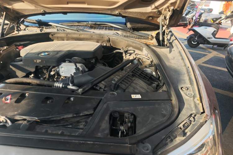 Used BMW 5 Series 2017 525Li Luxury Design Package Engine Bay Left